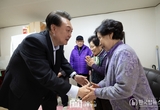 설 명절 맞아 경로당 방문해 어르신들에게 새해 인사 드리고, 난방비 등 정부 지원 약속
