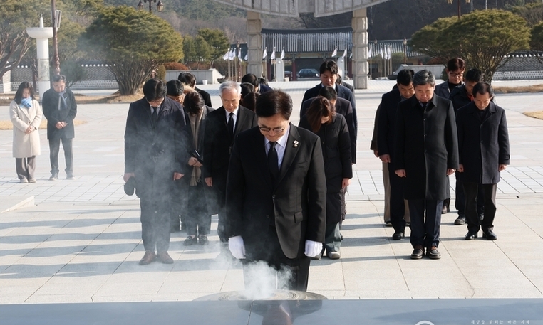 우원식 의장 "5·18 민주주의 뿌리 정신 헌법 전문 수록... 6월 지방선거 개헌 적기