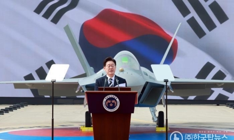 KF-21 양산 1호기 출고 성공… 대한민국 하늘을 넘어 세계의 하늘까지... 자주국방의 위용 떨쳤다