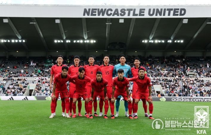 사우디아라비와의 친선경기에 선발 출전한 축구 국가대표팀 11명의 모습.