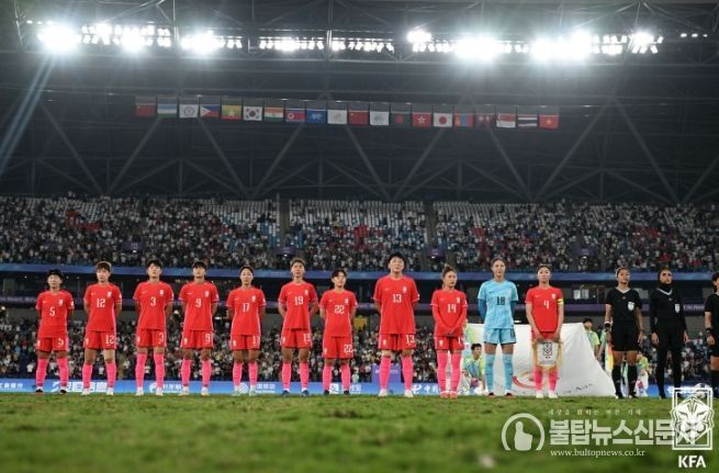 홍콩과의 경기에 선발 출전한 여자 대표팀 11명의 모습.