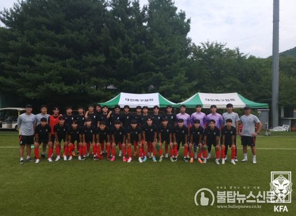 지난 8월 SBS컵 국제유소년축구대회를 앞두고 소집훈련을 진행한 U-18 대표팀의 모습.