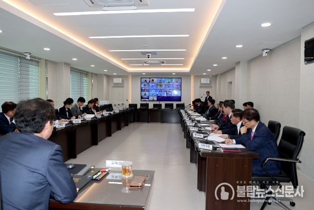 교육재정 악화 대비 긴급 화상회의 모습