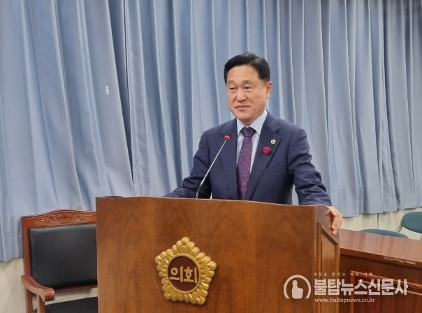 강문성 도의원이 11일 「전라남도 옥외광고물 등의 관리와 옥외광고산업 진흥에 관한 조례 일부개정조례안」에 대해 제안 설명하고 있다.