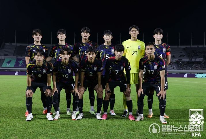 모로코와의 경기에 선발 출전한 남자 U-18 대표팀의 모습.
