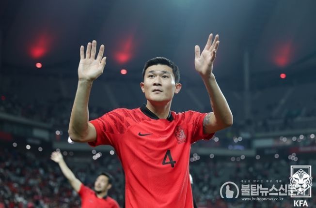 첫 주장 완장 찬 김민재