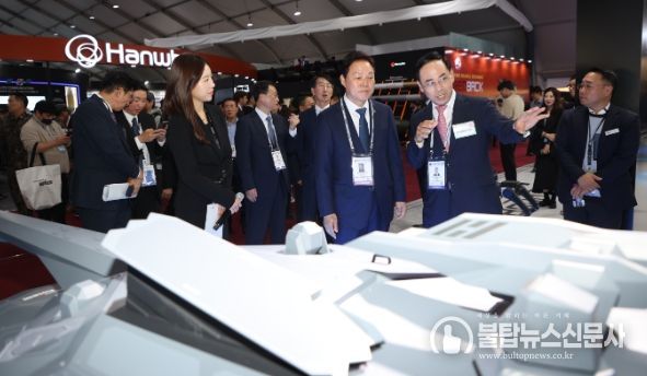 경남도지사, 서울 ADEX 2023 방문 참여기업 격려