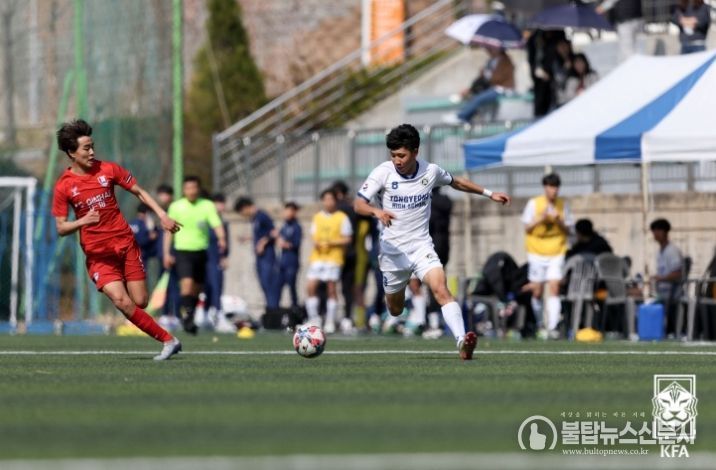 통영고와 FC김해U18의 고등리그 전반기 경기 모습.
