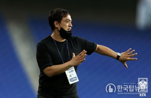 박성배 숭실대 감독은 제자들의 취업을 걱정스러워 했다. 사진은 2021년 K3 양주시민축구단 감독을 맡을 당시의 모습.