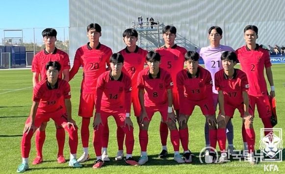포르투갈 U-17 대표팀과의 스페인 전지훈련 1차전에 나선 U-16 대표팀의 모습.