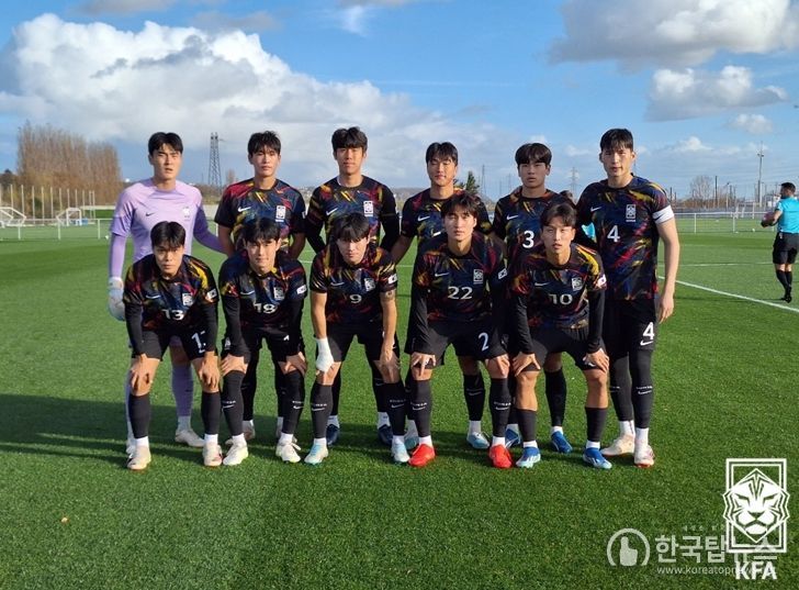 프랑스 프로팀과의 연습경기에 선발 출전한 올림픽 대표팀 선수단의 모습.