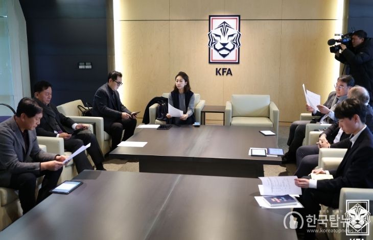 좌측부터 박태하 전력강화위원, 정해성 대회위원장, 김원근 공정위원회 부위원장, 이윤남 윤리위원장, 최영일 부회장, 마이클뮐러 국가대표전력강화위원장