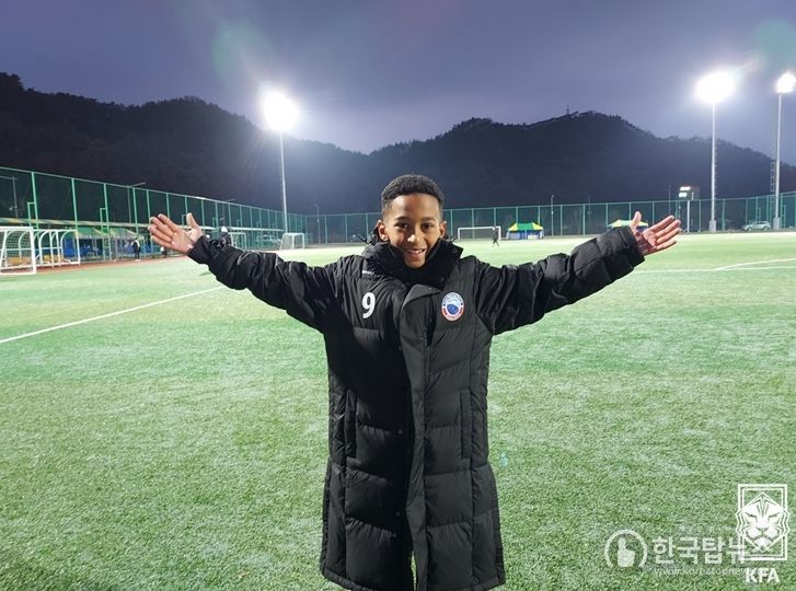 대구FC 공격수 에드가의 아들 알툴은 대구이형상축구클럽에서 활약하고 있다.