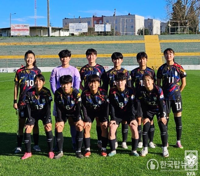 아일랜드 U-17 대표팀과의 경기에 선발로 나선 선수단의 모습.