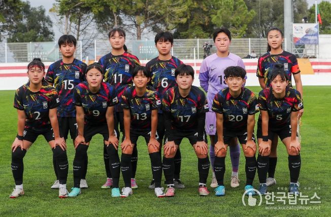 포르투갈 U-17 대표팀과의 경기에 선발로 나선 여자 U-17 대표팀의 모습.
