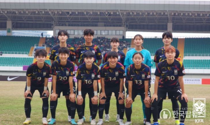 중국과의 경기에 선발 출전한 여자 U-20 대표팀 11명의 모습.