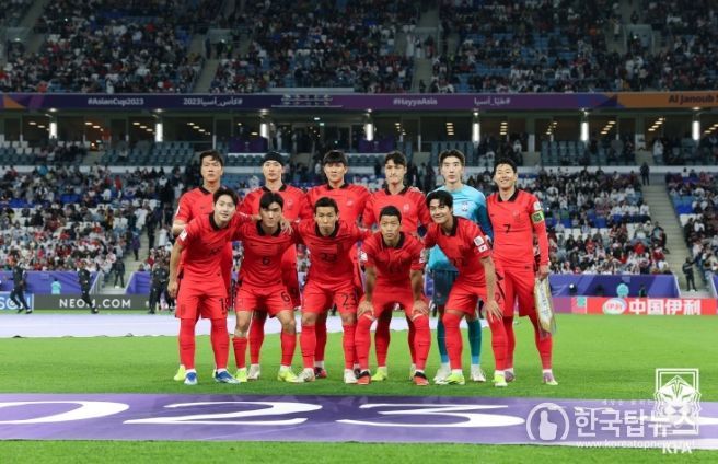 호주와의 8강전에 선발 출전한 축구 국가대표팀 11명의 모습.