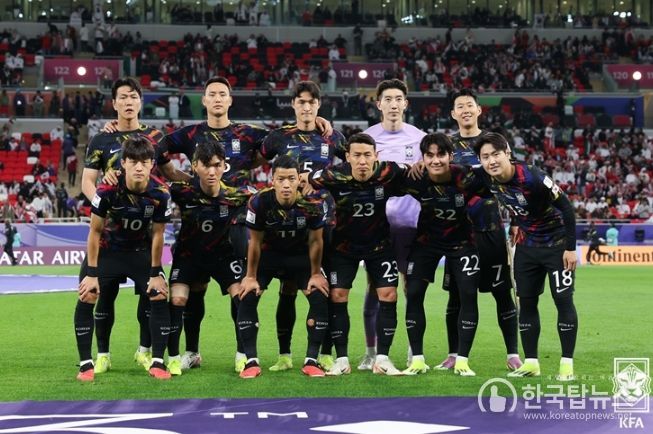 요르단과의 준결승전에 선발 출전한 선수단의 모습.