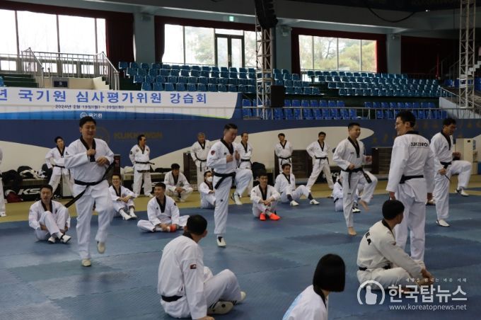 2월 20일(화) 군경 등 기관 심사평가위원이 국기원 중앙수련장에서 겨루기 실기교육을 받았다.