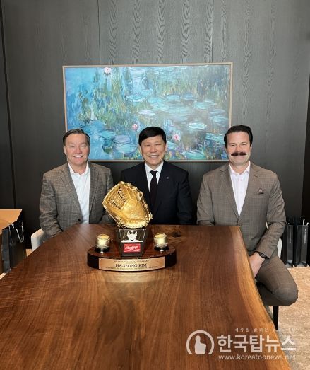 톰 사이들러 샌디에이고 수석 부사장-KBO 허구연 총재- 에릭 그룹너 샌디에이고 최고 경영자