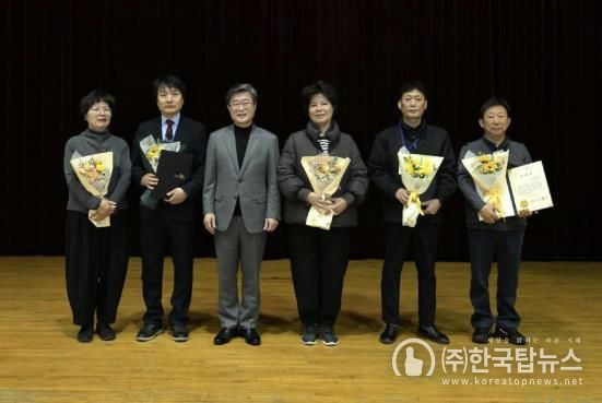 왼쪽부터 김영숙 씨, 채규용 씨, 김길성 중구청장, 이윤희 씨, 박윤구 씨, 송흥식 씨