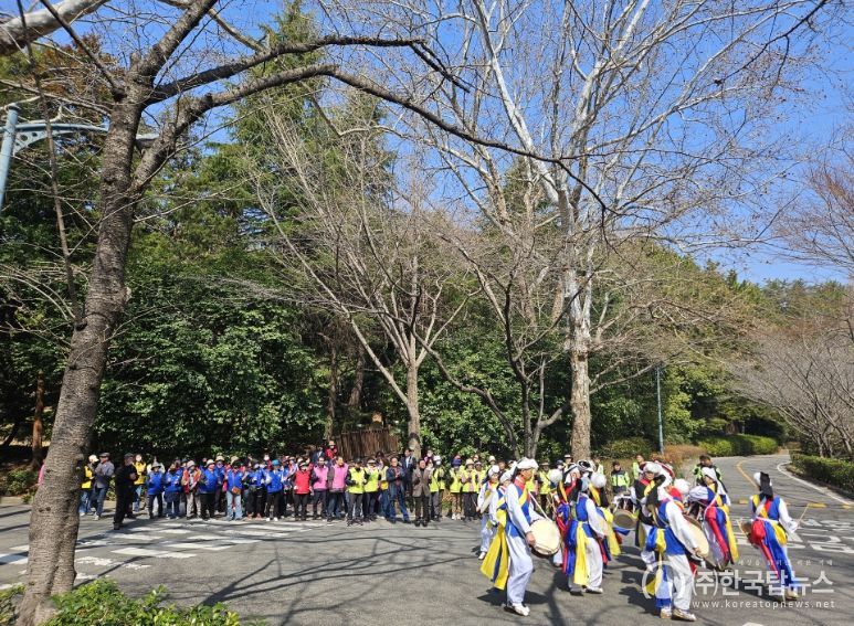 광양시 금호동, ‘벚꽃 깨우기 두드림’ 퍼포먼스