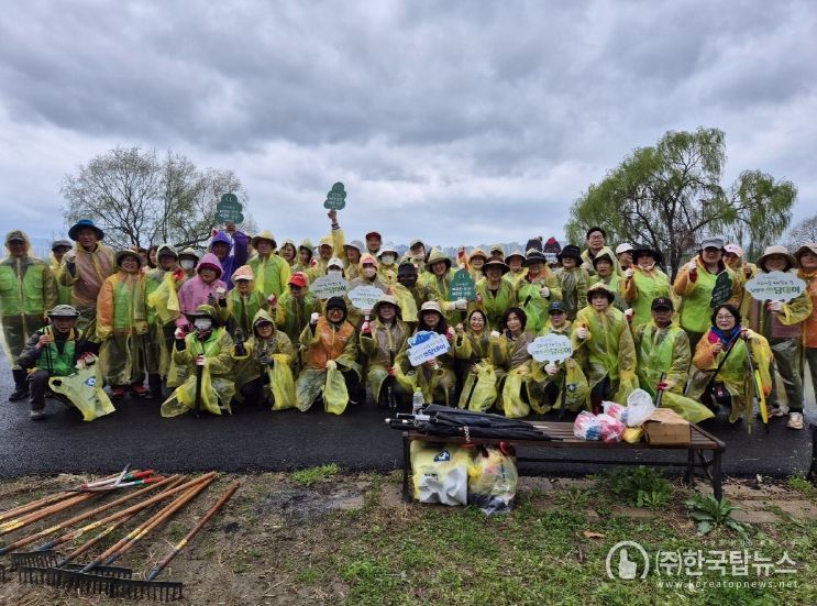 남양주시, 흐린 날씨 속에도 생태계 교란 식물(가시박) 제거 및 환경정화활동 펼쳐