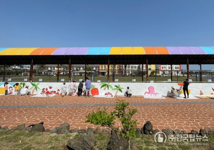 학생‧보호자‧교사가 함께하는 ‘학교벽화그리기’