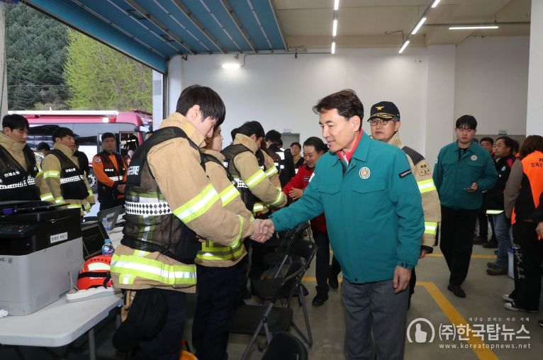 인제 산불 주불 진화 완료… “민·관·군 합심한 결과 인명과 재산피해 없이 신속 진화”