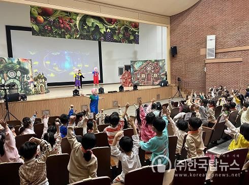 유아 뮤지컬 공연 사진.