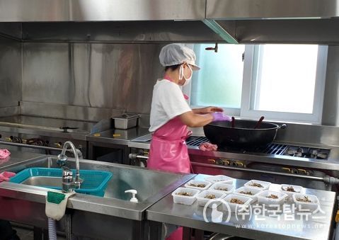 동대문구, 어버이날 맞아 저소득층 어르신 특식 대접