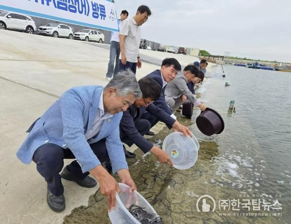 아산시, 실뱀장어 4만 2천 마리 방류… 수산자원 회복 박차