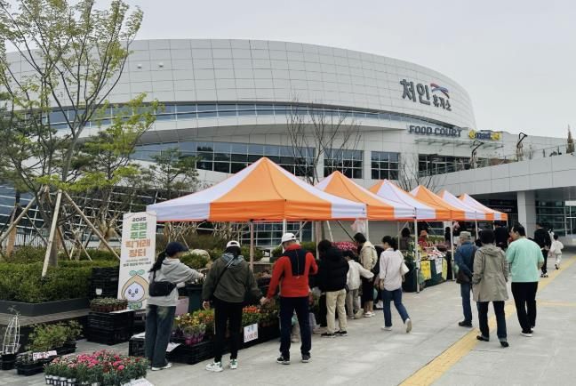 용인특례시는 처인휴게소에 '로컬푸드 직거래 장터'를 매주 일요일 운영한다
