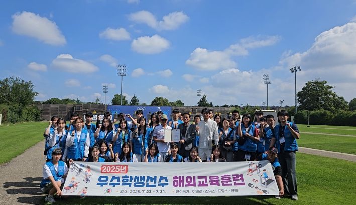 전북교육청 오선택 프랑스 양궁 감독, 전북‘명예교사’됐다