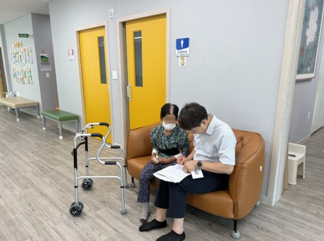 민생회복 소비쿠폰 ‘가가호호 방문 지급’ 본격 시행