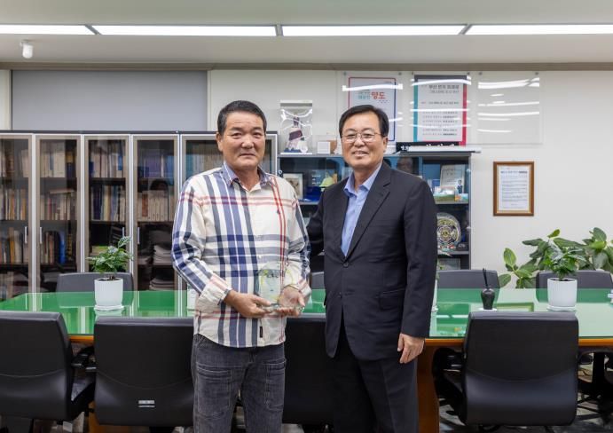 영도구, 화재 현장 구조 의인 감사패 전달