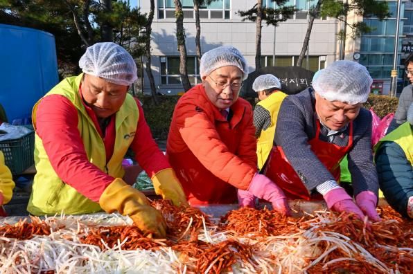 양평군 양동면 지역사회보장협의체, '동절기 김장 나눔'으로 지역의 온기 전달