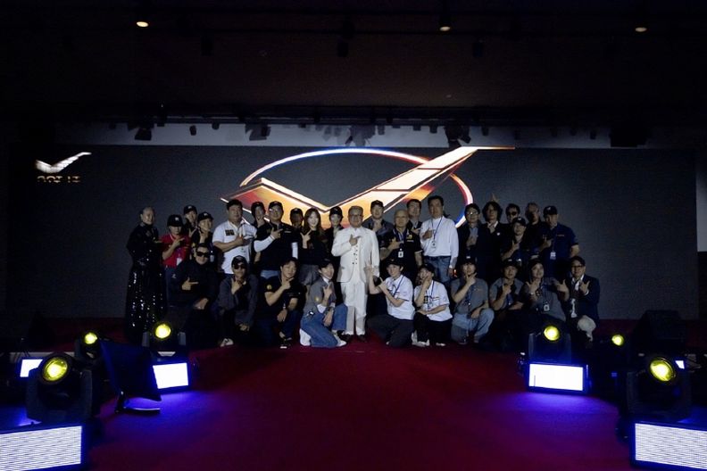 앤디박 의장과 주최인 그랜디엔터테인먼트외 전 스텝진 사진촬영