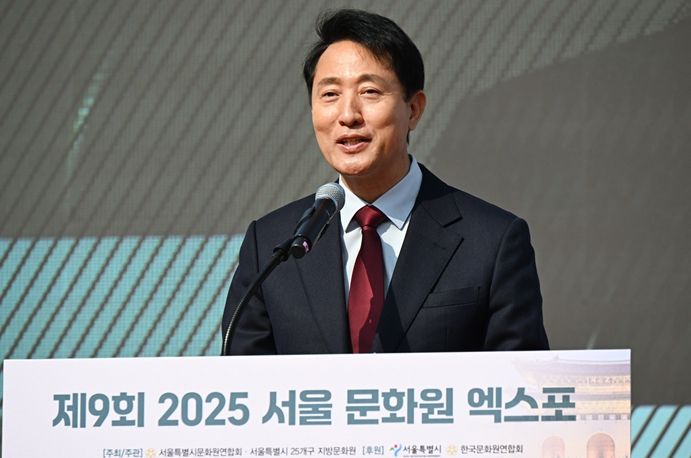 오세훈 서울시장이 6일, 광화문광장 놀이마당에서 열린 ‘제9회 2025 서울시 문화원엑스포’에서 축사하고 있다.