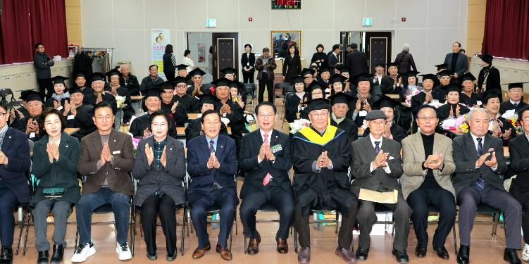 대한노인회 괴산군지회, 제43기 노인대학 졸업식 성료