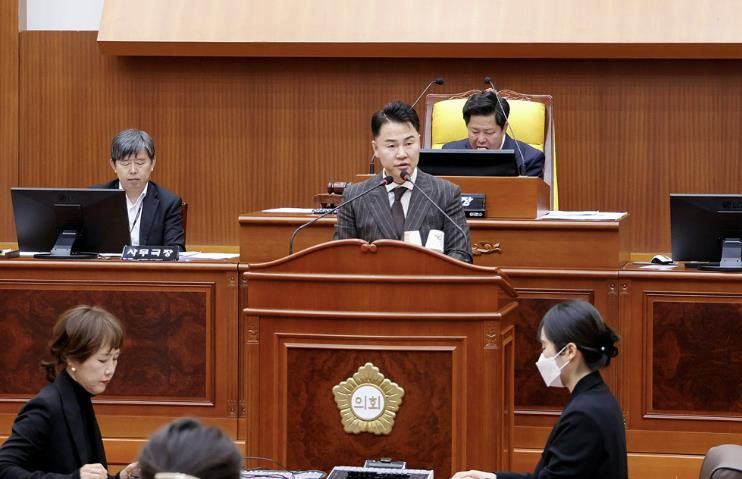 11월 17일 제348회 도봉구의회 정례회에서 시정연설 하는 오언석 도봉구청장