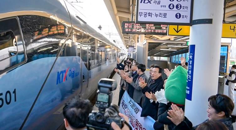 북구, 북울산역 KTX 이음 첫 차 운행 현장 찾아 이용객 목소리 들어