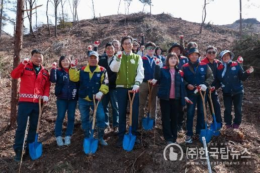 대봉감·배·꿀 농가 상생하는 영암군 식목일