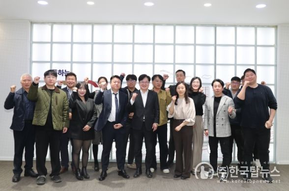 김포시(시장 김병수)가 25일 김포시청 중회의실에서 풍무역세권 등 관내 공동주택 입주예정자협의회와 간담회를 개최했다.