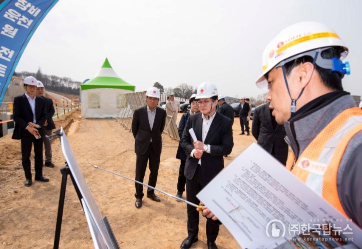 김병수 김포시장이 30일 김포파주고속도로와 지방도 355호선 고정교차로 구간 등 주요 도로건설사업의 공사현장에 대해 현장행정을 실시했다.