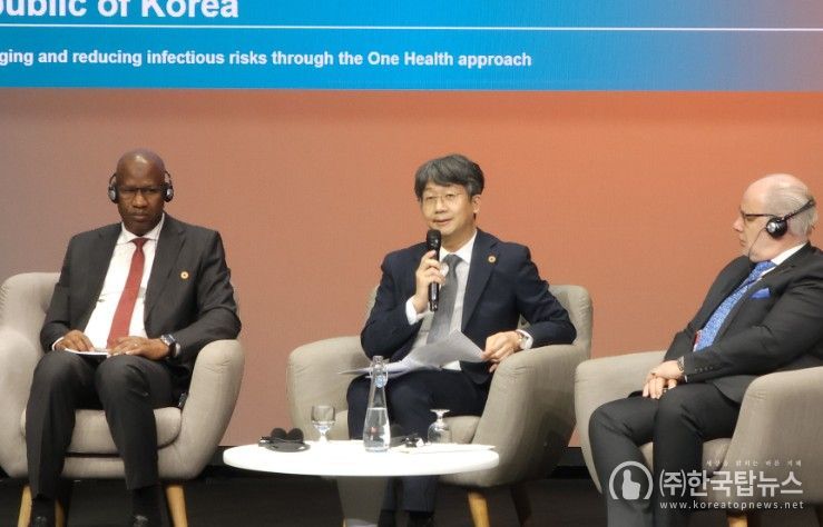 임승관 질병관리청장이 원헬스 정상회의 장관급 패널토의에서 패널 참여 및 발언하는 중이다.